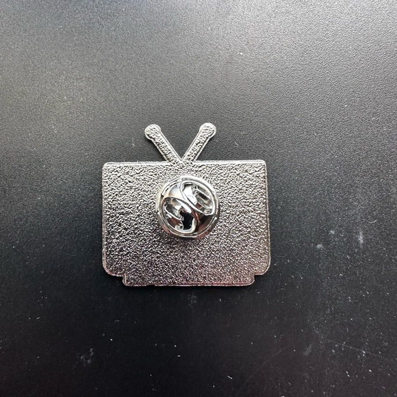 vintage Television 📺 pin - Picture 3 of 5